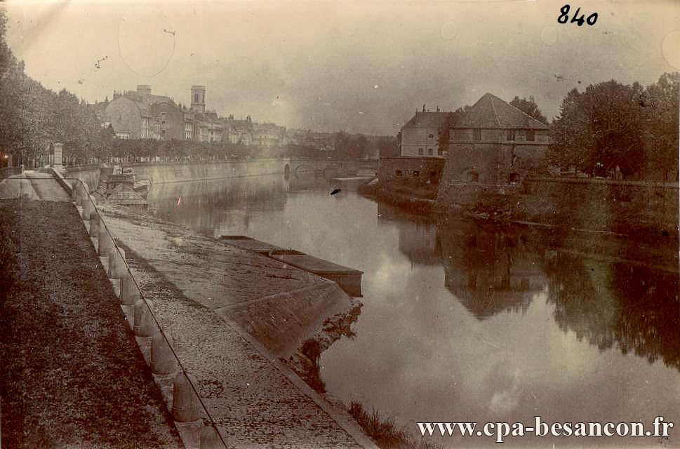 840 - BESANÇON - Vue des quais - Du pont de Canot vers le pont de Battant - Juin 1905